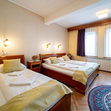 Lilla Panzio Hotel โอดอร์เฮอู เซกุยเอสก์ ภายนอก รูปภาพ