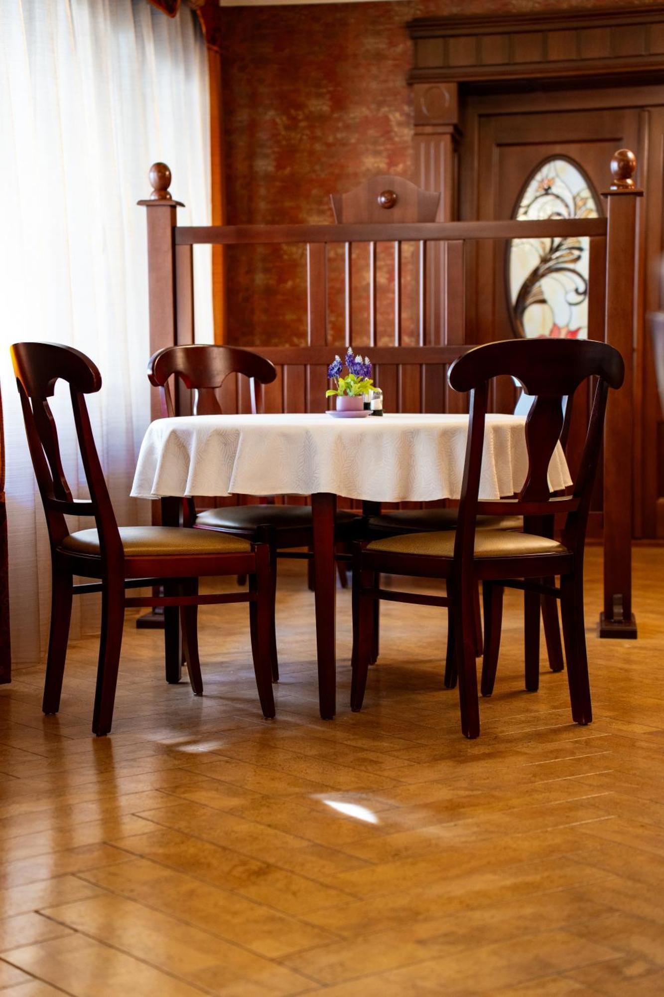 Lilla Panzio Hotel โอดอร์เฮอู เซกุยเอสก์ ภายนอก รูปภาพ