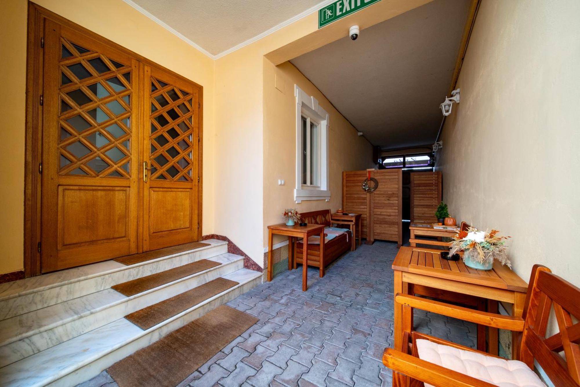 Lilla Panzio Hotel โอดอร์เฮอู เซกุยเอสก์ ภายนอก รูปภาพ