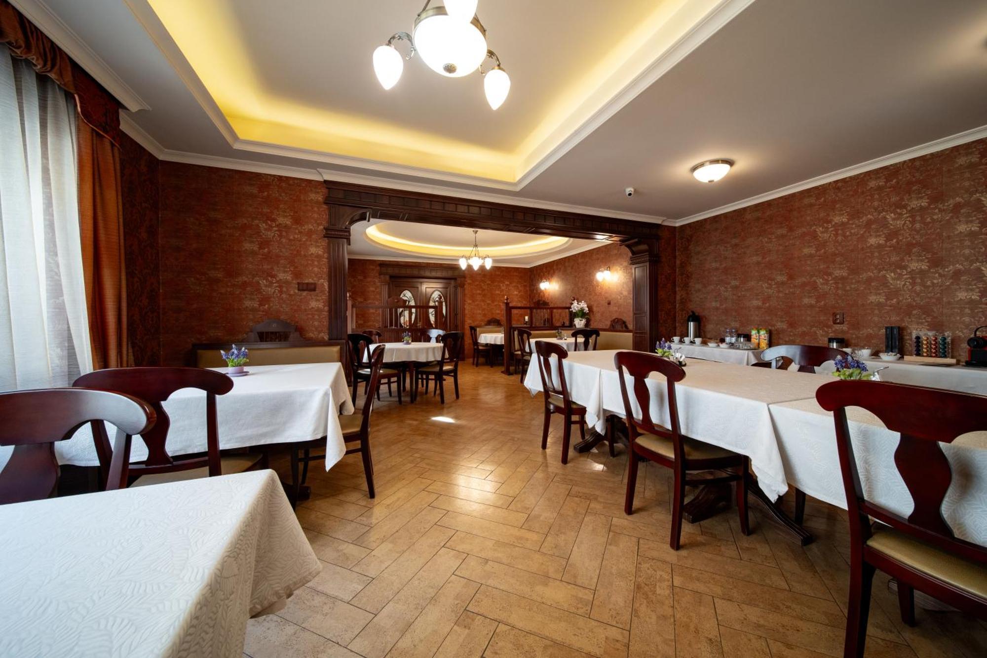 Lilla Panzio Hotel โอดอร์เฮอู เซกุยเอสก์ ภายนอก รูปภาพ