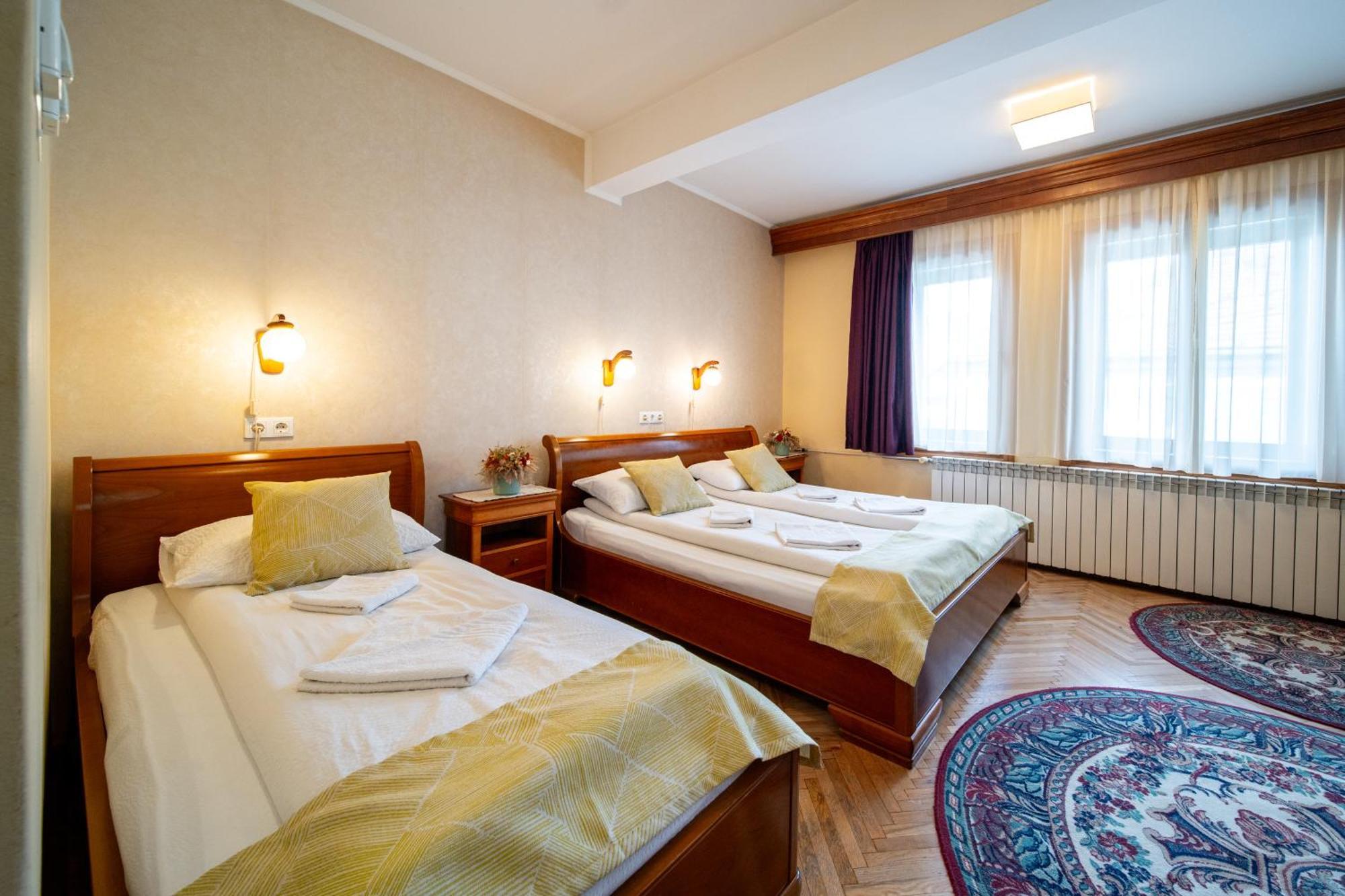 Lilla Panzio Hotel โอดอร์เฮอู เซกุยเอสก์ ภายนอก รูปภาพ