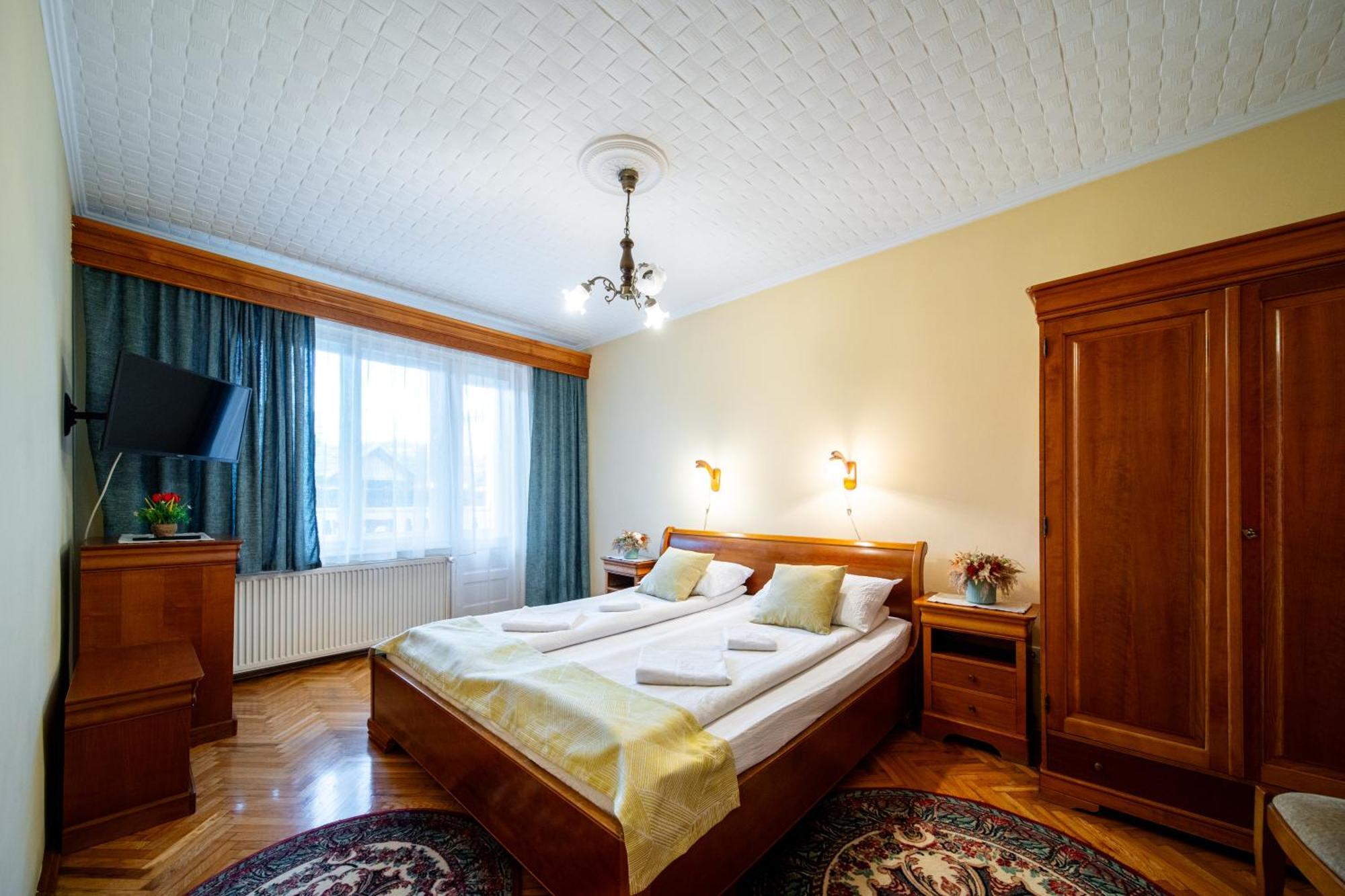 Lilla Panzio Hotel โอดอร์เฮอู เซกุยเอสก์ ภายนอก รูปภาพ
