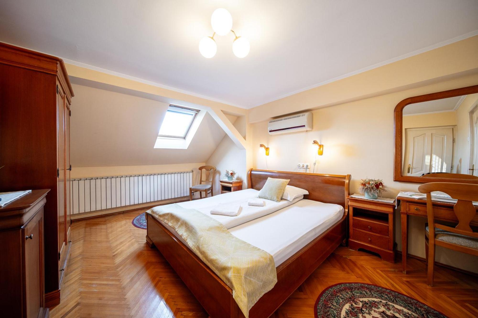 Lilla Panzio Hotel โอดอร์เฮอู เซกุยเอสก์ ภายนอก รูปภาพ
