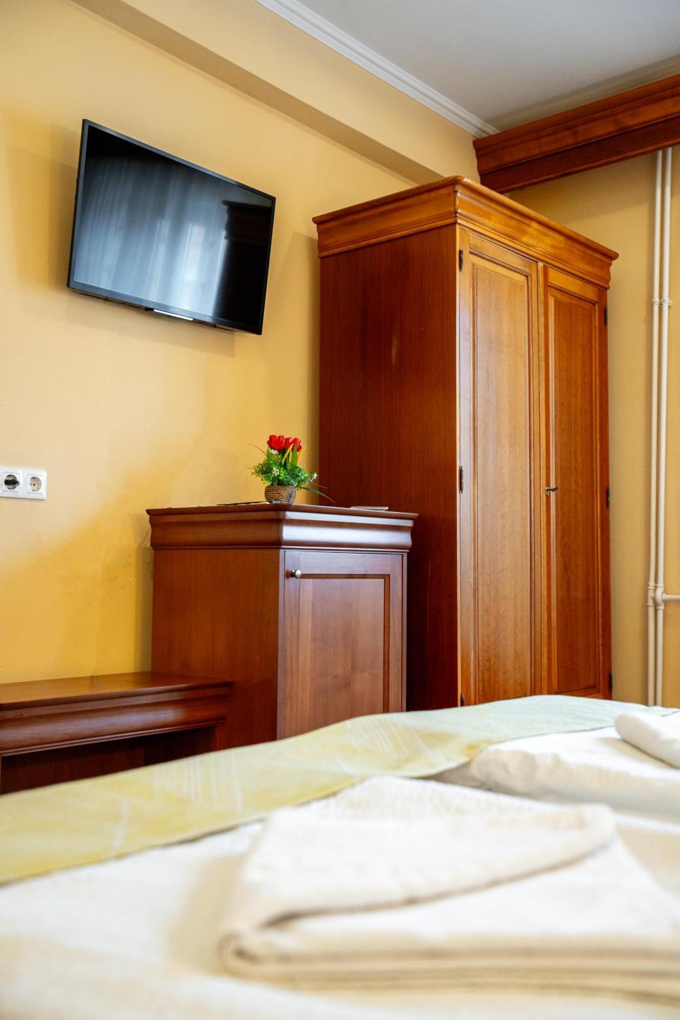 Lilla Panzio Hotel โอดอร์เฮอู เซกุยเอสก์ ภายนอก รูปภาพ