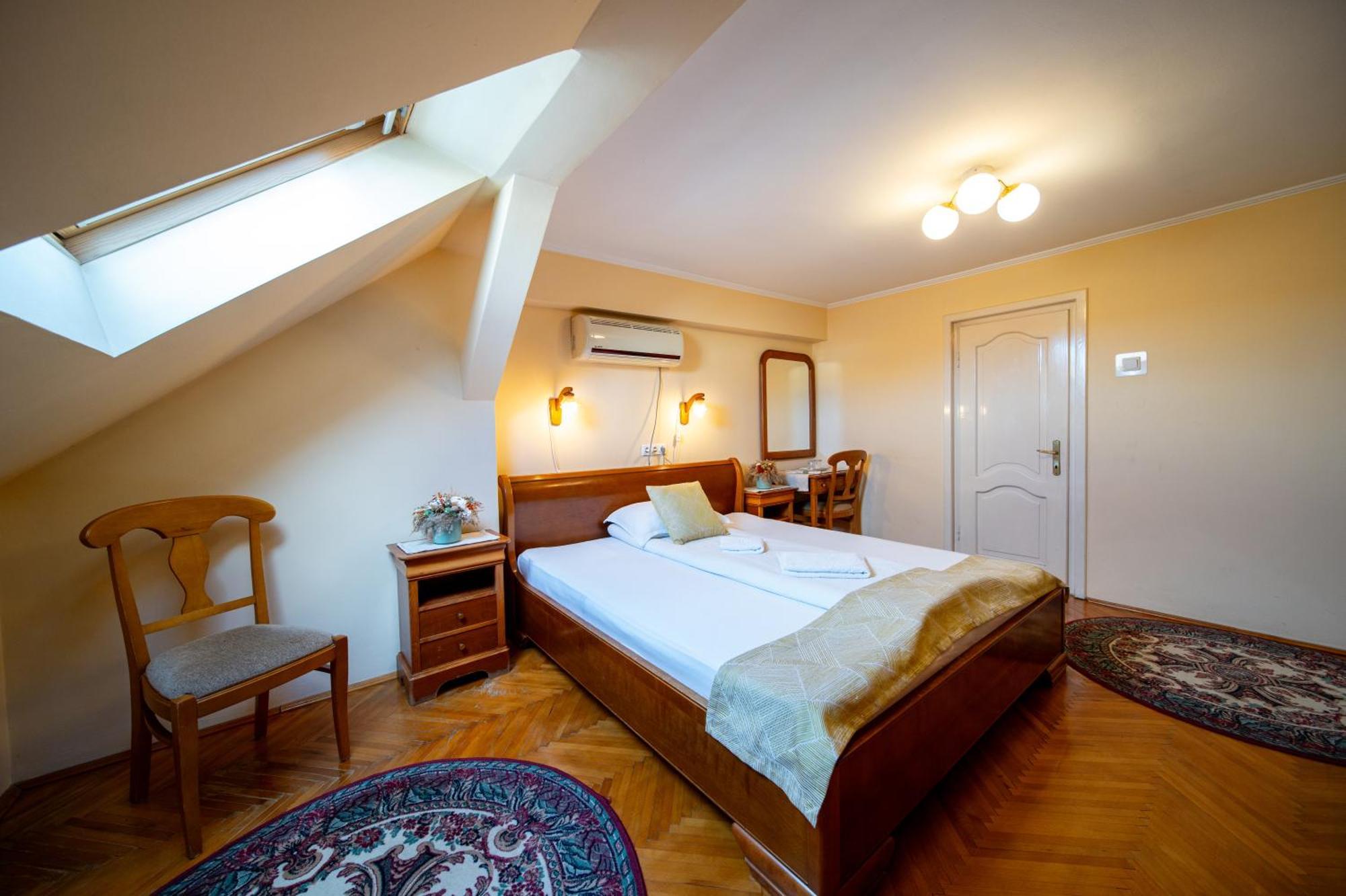 Lilla Panzio Hotel โอดอร์เฮอู เซกุยเอสก์ ภายนอก รูปภาพ
