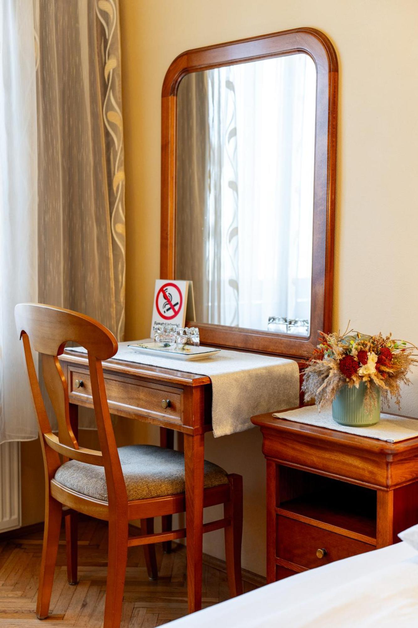 Lilla Panzio Hotel โอดอร์เฮอู เซกุยเอสก์ ภายนอก รูปภาพ