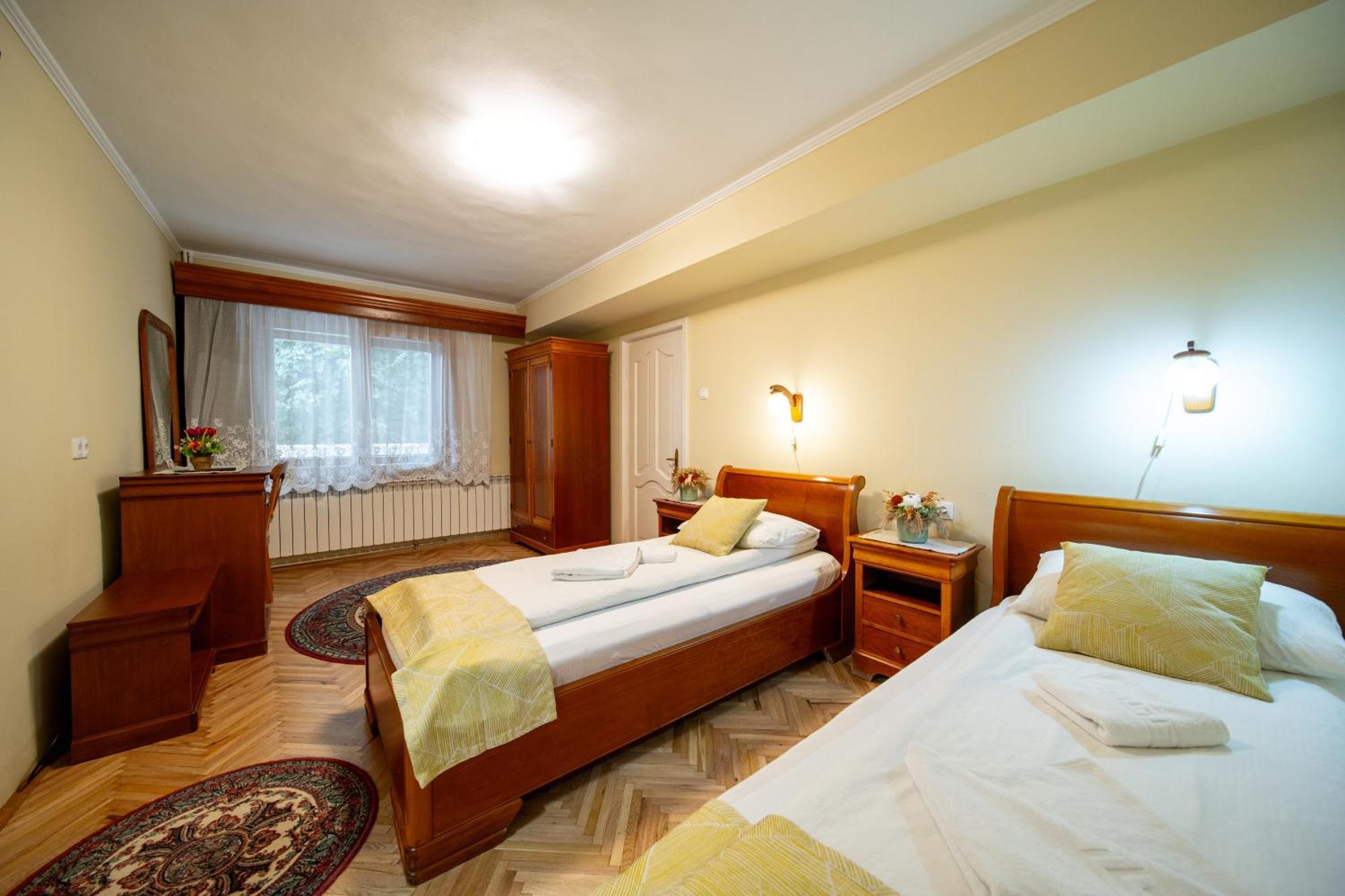 Lilla Panzio Hotel โอดอร์เฮอู เซกุยเอสก์ ภายนอก รูปภาพ