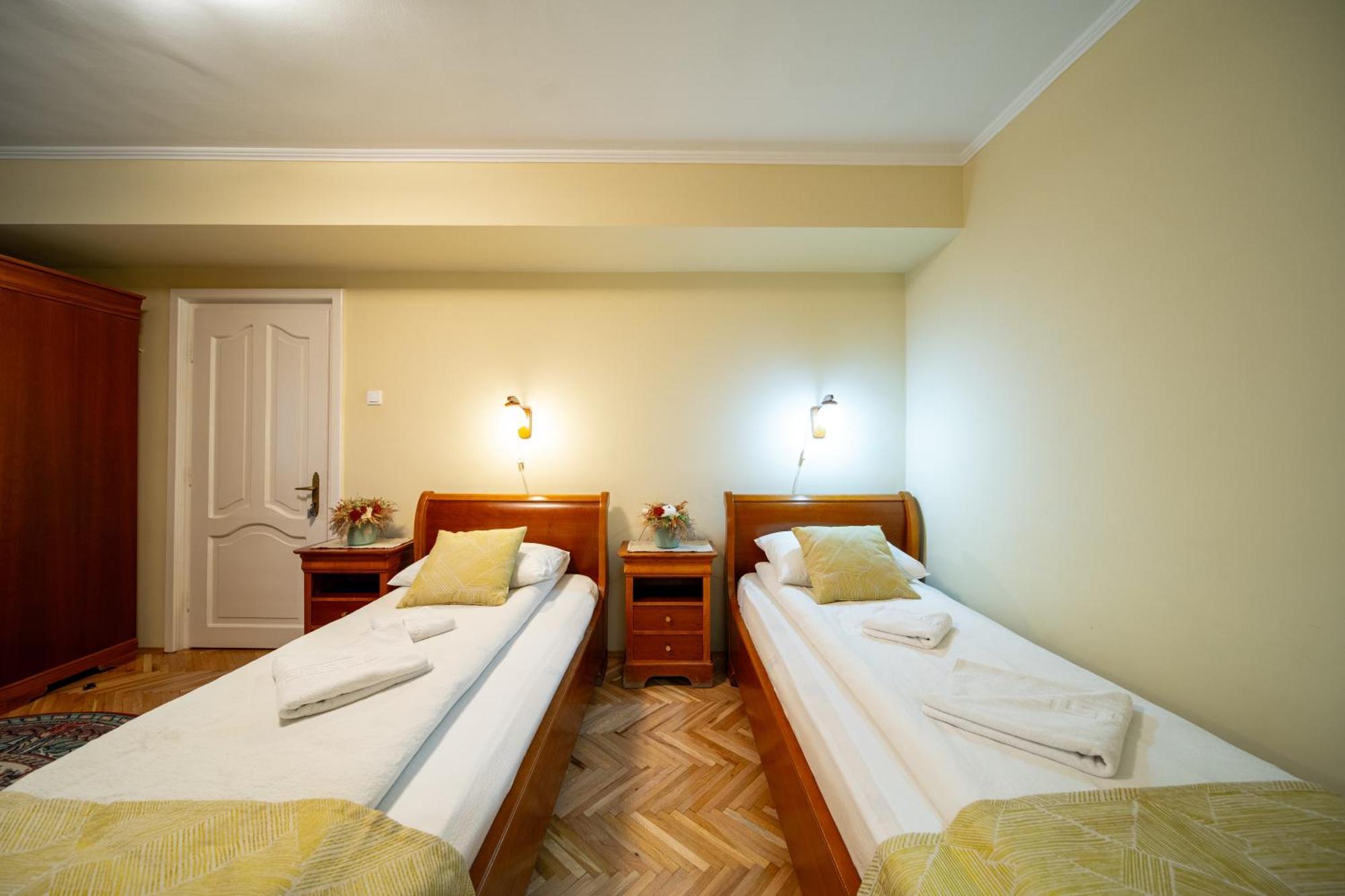 Lilla Panzio Hotel โอดอร์เฮอู เซกุยเอสก์ ภายนอก รูปภาพ