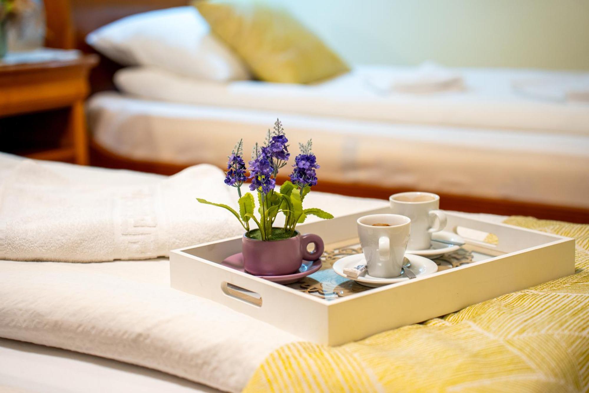 Lilla Panzio Hotel โอดอร์เฮอู เซกุยเอสก์ ภายนอก รูปภาพ